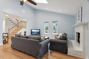 Oasis Steps From Beach Outdoor Shower and Dining