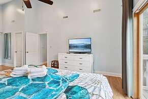 Oasis Steps From Beach Outdoor Shower and Dining