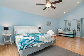 Oasis Steps From Beach Outdoor Shower and Dining