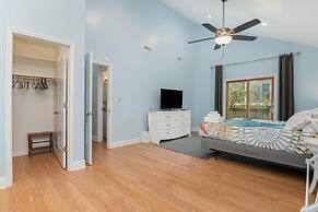 Oasis Steps From Beach Outdoor Shower and Dining