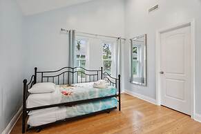 Oasis Steps From Beach Outdoor Shower and Dining