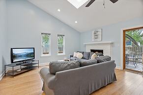 Oasis Steps From Beach Outdoor Shower and Dining