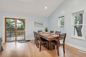 Oasis Steps From Beach Outdoor Shower and Dining