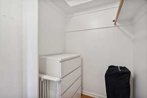 Oasis Steps From Beach Outdoor Shower and Dining