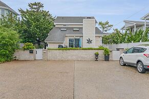 Oasis Steps From Beach Outdoor Shower and Dining