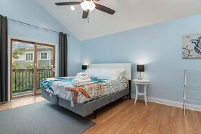 Oasis Steps From Beach Outdoor Shower and Dining