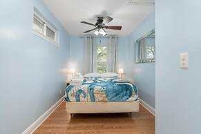 Oasis Steps From Beach Outdoor Shower and Dining