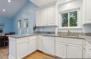 Oasis Steps From Beach Outdoor Shower and Dining