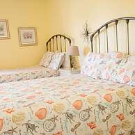 Sandpiper s Perch 1 4 Mile From Beach With Pool