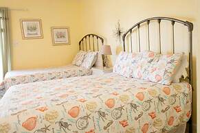 Sandpiper s Perch 1 4 Mile From Beach With Pool