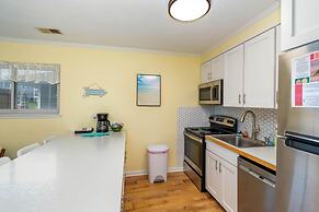 Sandpiper s Perch 1 4 Mile From Beach With Pool