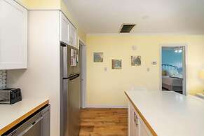 Sandpiper s Perch 1 4 Mile From Beach With Pool