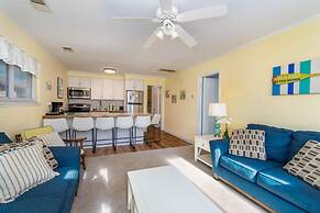 Sandpiper s Perch 1 4 Mile From Beach With Pool