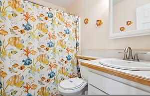 Sandpiper s Perch 1 4 Mile From Beach With Pool