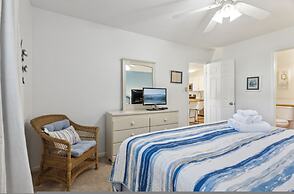 Sandpiper s Perch 1 4 Mile From Beach With Pool