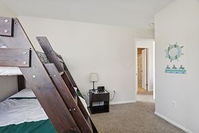 Shore to Please Condo With Pool Views of Beach