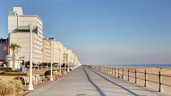 Shore to Please Condo With Pool Views of Beach