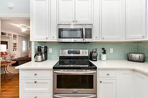 Coral Cottage- min From Beach Park With King bed