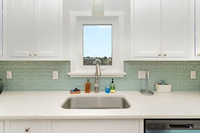 Coral Cottage- min From Beach Park With King bed