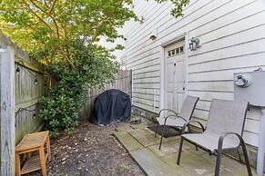 Coral Cottage- min From Beach Park With King bed