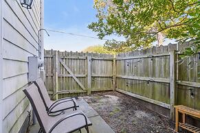 Coral Cottage- min From Beach Park With King bed