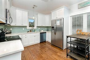 Coral Cottage- min From Beach Park With King bed