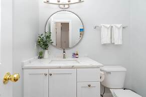 Coral Cottage- min From Beach Park With King bed