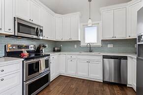 Coral Cottage- min From Beach Park With King bed