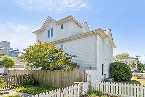 Coral Cottage- min From Beach Park With King bed