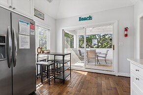 Coral Cottage- min From Beach Park With King bed