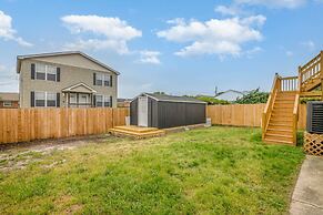 The Graceful Pelican Lakeview w Kayaks and Trail