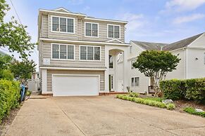 Coastal Escape w Pool Pool Table Walk to Beach