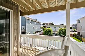 Coastal Escape w Pool Pool Table Walk to Beach