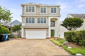 Coastal Escape w Pool Pool Table Walk to Beach