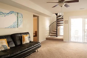 Enjoy Sunny Daze Private Pool Walk to Beach