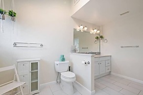 Enjoy Sunny Daze Private Pool Walk to Beach