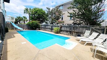 Enjoy Sunny Daze Private Pool Walk to Beach