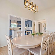 Enjoy Sunny Daze Private Pool Walk to Beach