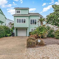 Enjoy Sunny Daze Private Pool Walk to Beach