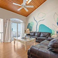 Enjoy Sunny Daze Private Pool Walk to Beach