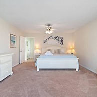 Enjoy Sunny Daze Private Pool Walk to Beach