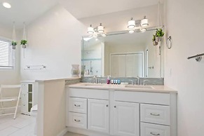 Enjoy Sunny Daze Private Pool Walk to Beach