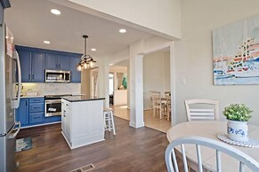 Enjoy Sunny Daze Private Pool Walk to Beach