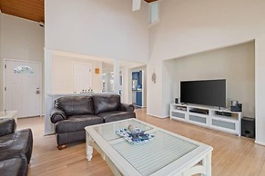 Enjoy Sunny Daze Private Pool Walk to Beach