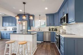 Enjoy Sunny Daze Private Pool Walk to Beach