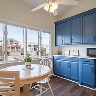 Enjoy Sunny Daze Private Pool Walk to Beach