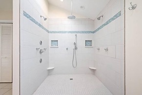 Enjoy Sunny Daze Private Pool Walk to Beach