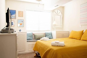 Enjoy Sunny Daze Private Pool Walk to Beach