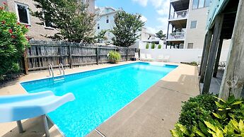 Enjoy Sunny Daze Private Pool Walk to Beach