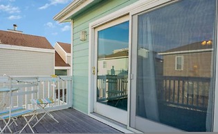 Enjoy Sunny Daze Private Pool Walk to Beach